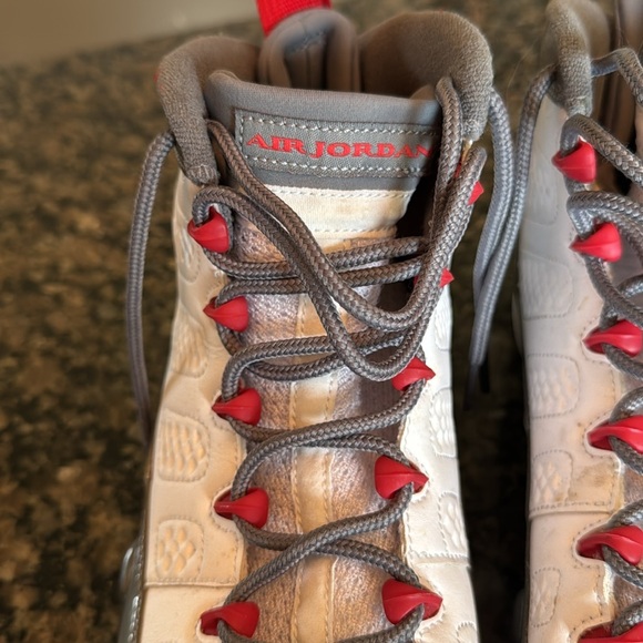 Air Jordan women’s retro 9 fire red Gray and Red Basketball Sneakers EUC 9.5 - Picture 6 of 13